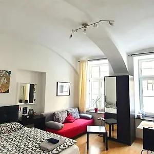 Msq Diana - 10 Min From Center - Free Coffee And Tea - High Speed Internet Vienna